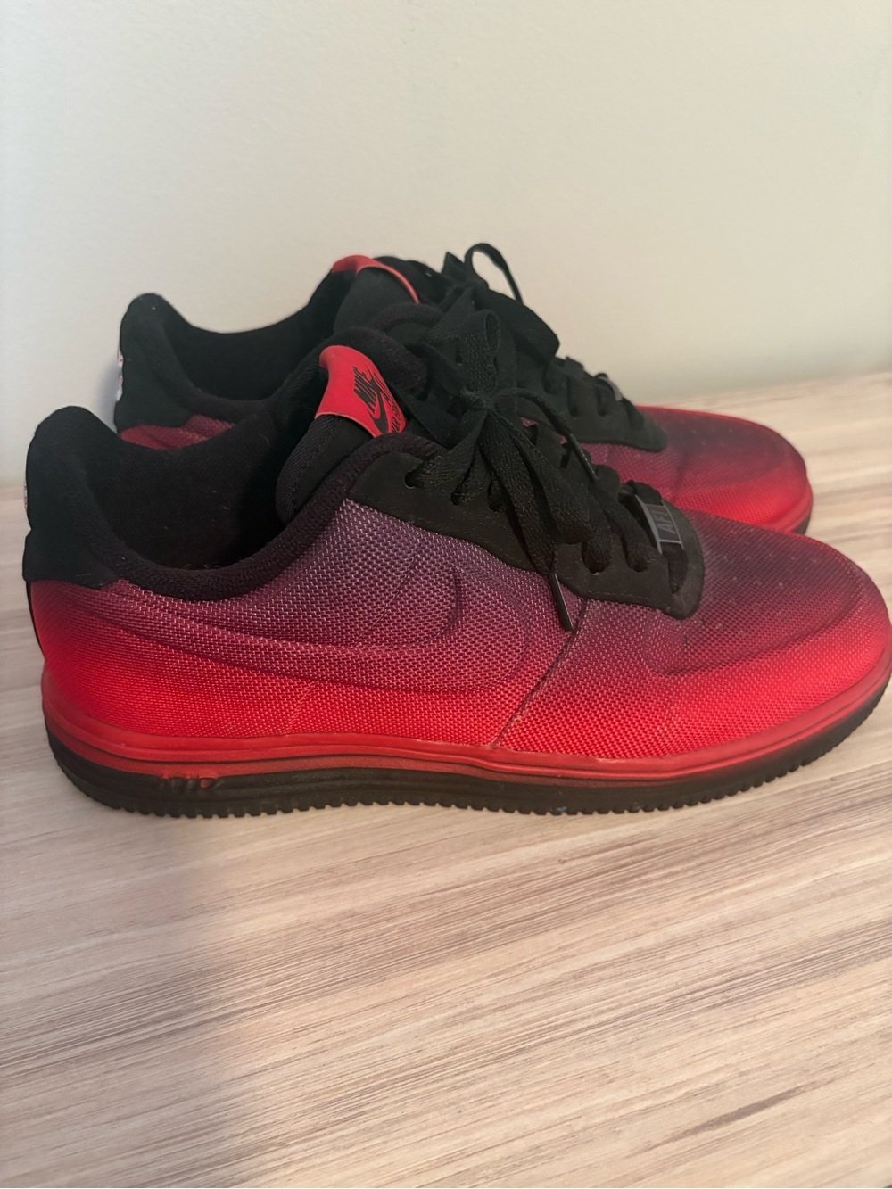 Nike Men's Gradient Red to Black Low-Top Sneakers